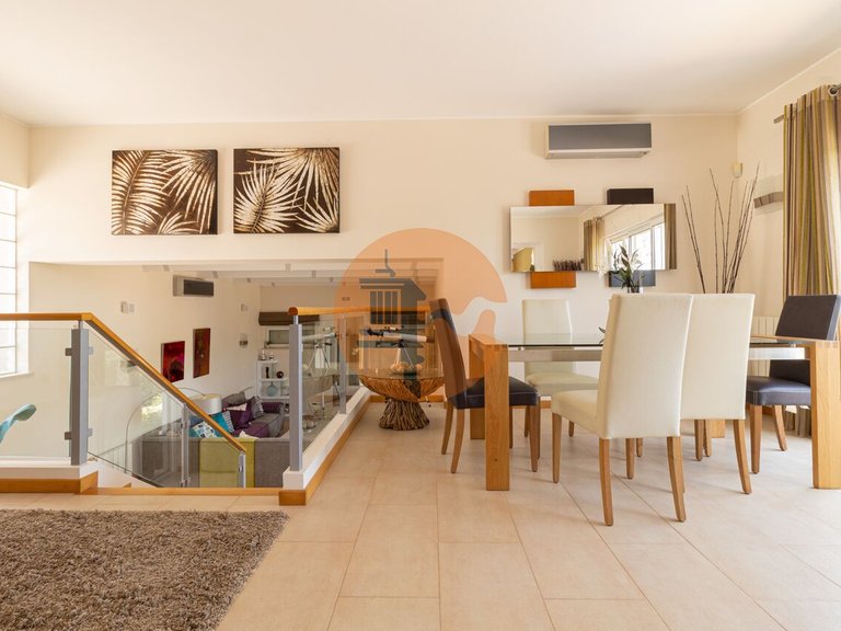 Villa for Sale in União Das Freguesias De Estômbar E Parchal, Lagoa (algarve), Portugal 9