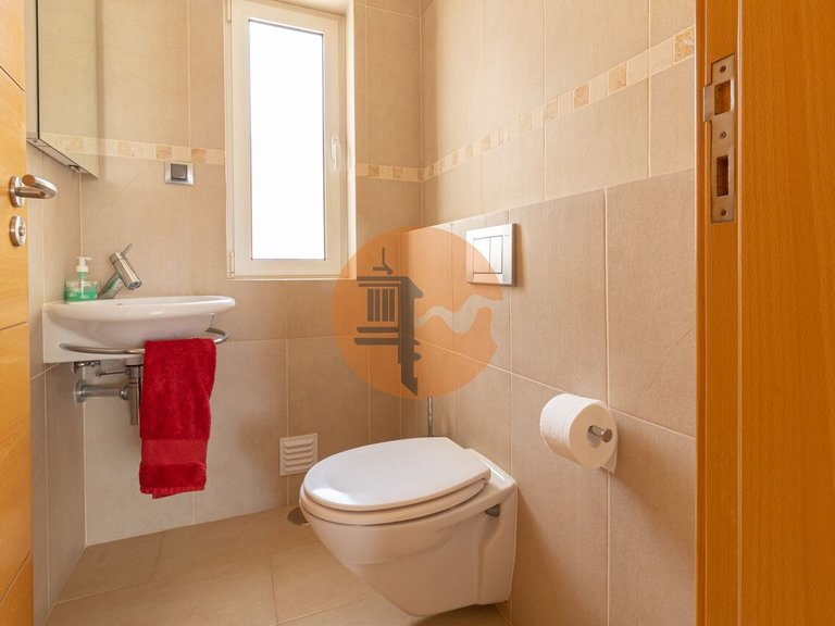 Villa for Sale in União Das Freguesias De Estômbar E Parchal, Lagoa (algarve), Portugal 11