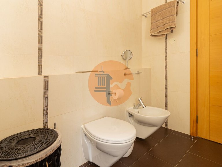Villa for Sale in União Das Freguesias De Estômbar E Parchal, Lagoa (algarve), Portugal 17