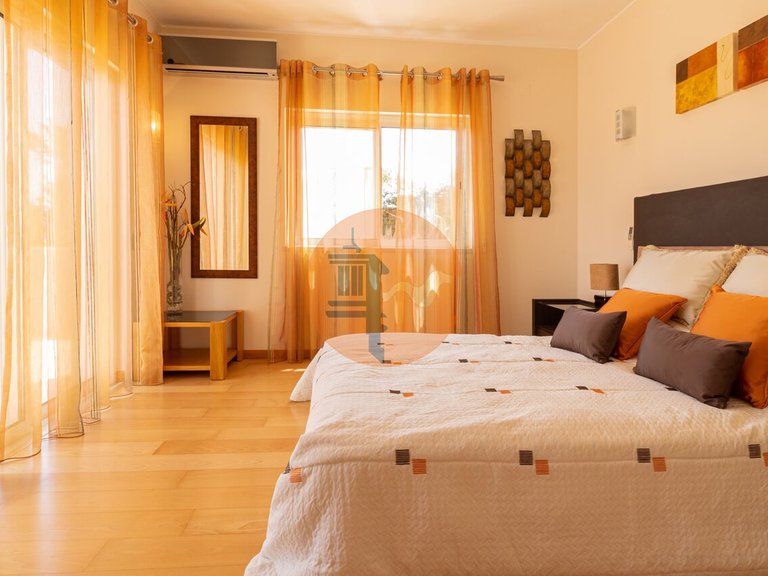 Villa for Sale in União Das Freguesias De Estômbar E Parchal, Lagoa (algarve), Portugal 18