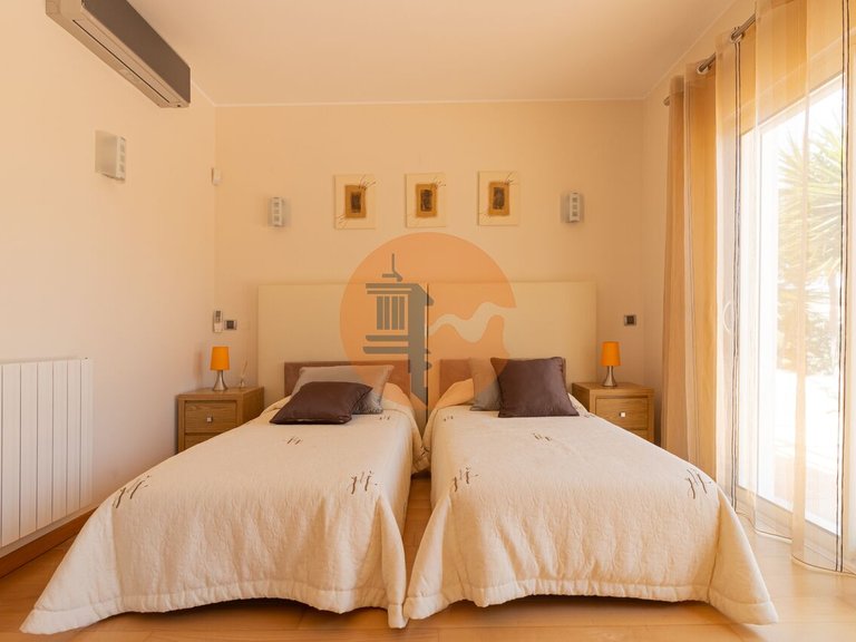 Villa for Sale in União Das Freguesias De Estômbar E Parchal, Lagoa (algarve), Portugal 35