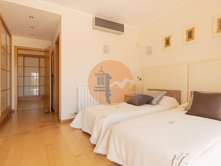 Villa for Sale in União Das Freguesias De Estômbar E Parchal, Lagoa (algarve), Portugal 36