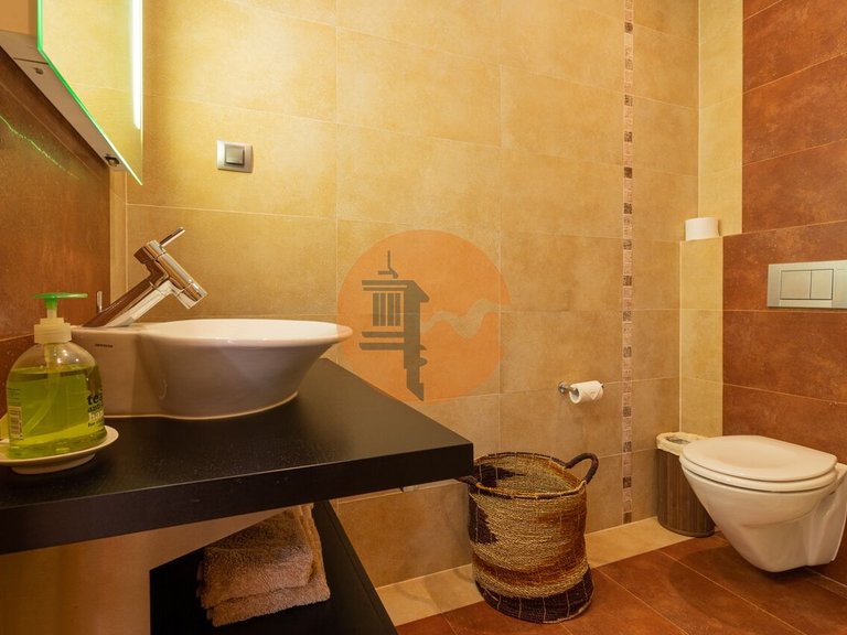 Villa for Sale in União Das Freguesias De Estômbar E Parchal, Lagoa (algarve), Portugal 37