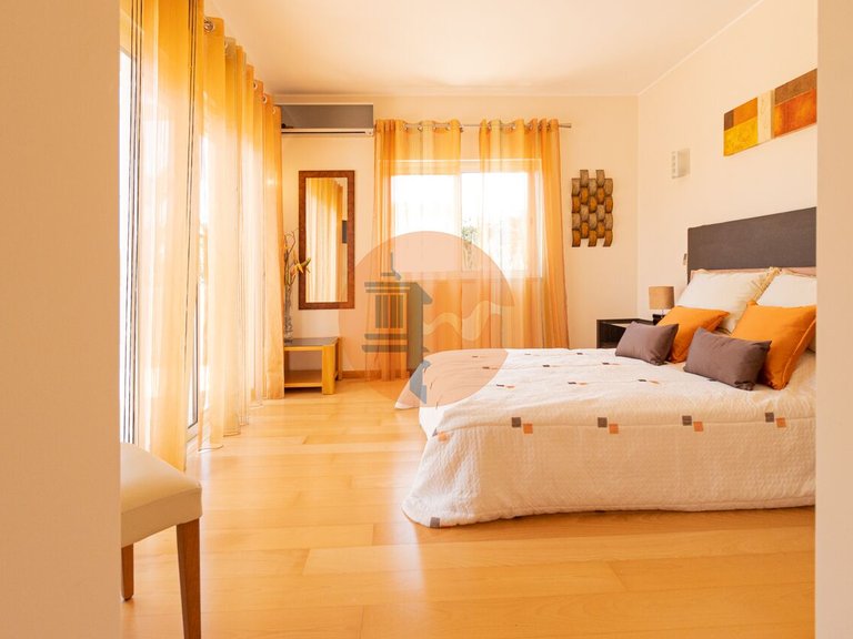 Villa for Sale in União Das Freguesias De Estômbar E Parchal, Lagoa (algarve), Portugal 43