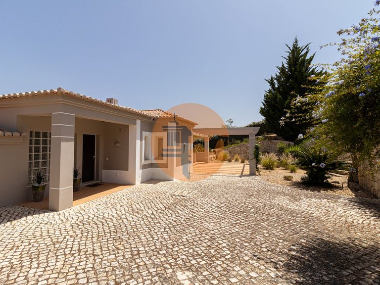 Villa for Sale in União Das Freguesias De Estômbar E Parchal, Lagoa (algarve), Portugal 45