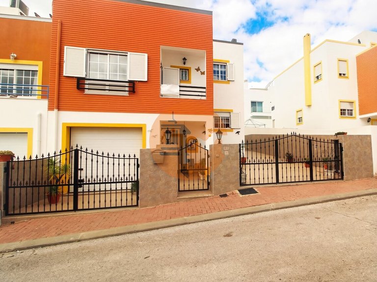 Villa for Sale in União Das Freguesias De Tavira (santa Maria E Santiago), Tavira, Portugal 1