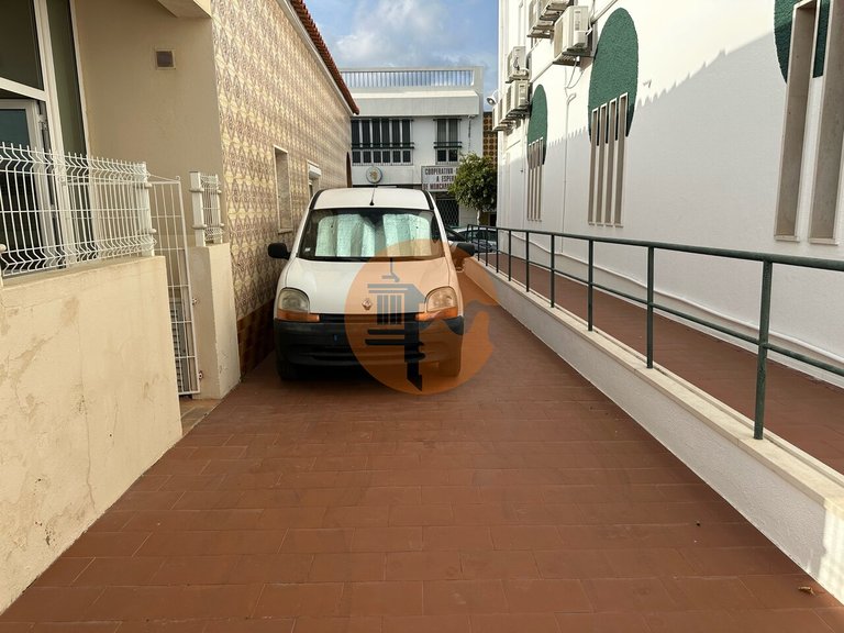 Villa for Sale in Moncarapacho, Olhão, Portugal 28