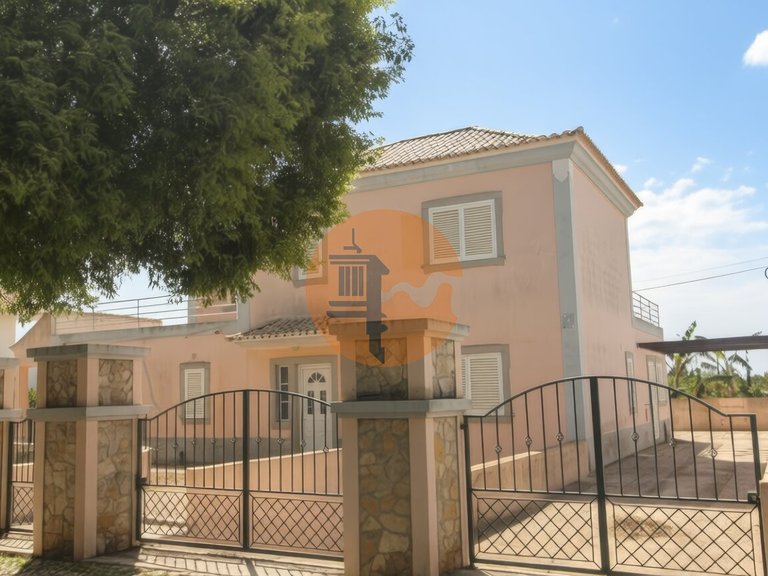 Villa for Sale in União Das Freguesias De Tavira (santa Maria E Santiago), Tavira, Portugal 1