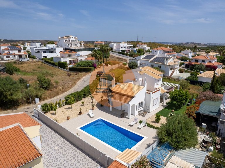Villa for Sale in Castro Marim, Castro Marim, Portugal 11