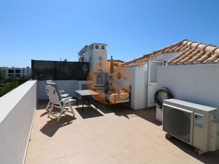 Villa for Sale in Moncarapacho, Olhão, Portugal 33