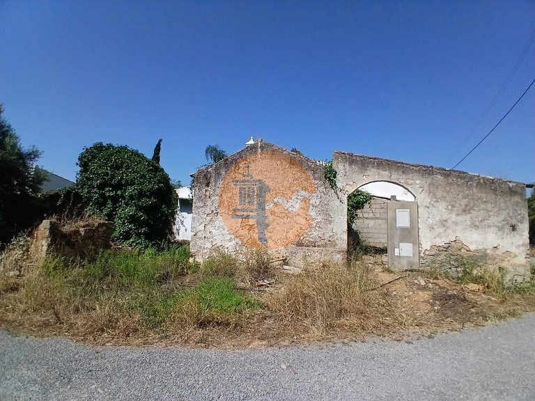 Villa for Sale in Moncarapacho, Olhão, Portugal 4