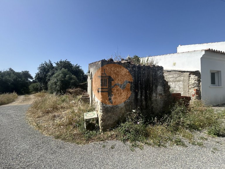 Villa for Sale in Moncarapacho, Olhão, Portugal 11