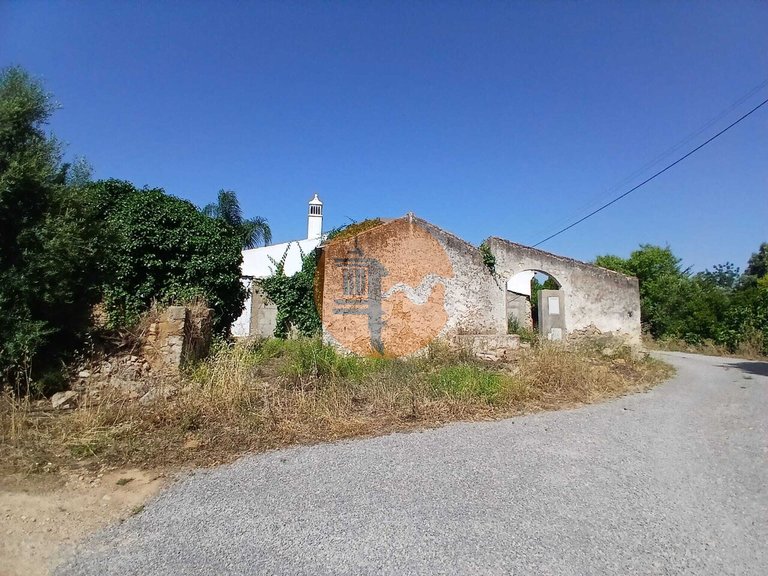 Villa for Sale in Moncarapacho, Olhão, Portugal 15