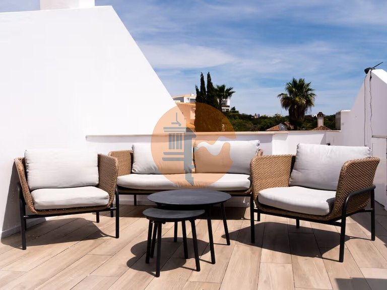 Villa for Sale in Albufeira E Olhos De Água, Albufeira, Portugal 1