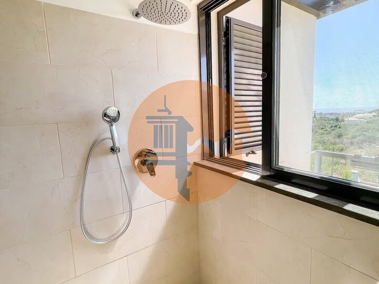 Villa for Sale in Albufeira E Olhos De Água, Albufeira, Portugal 17