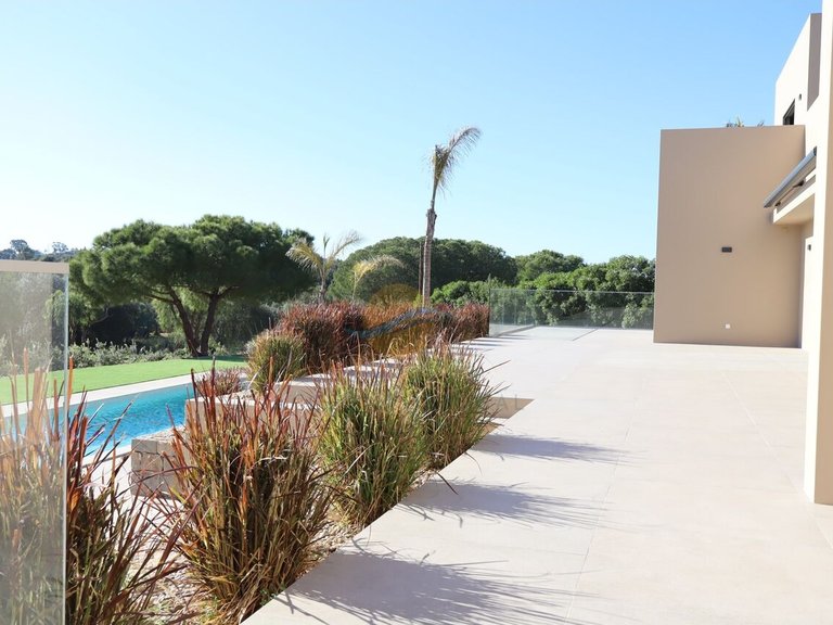 Villa for Sale in União Das Freguesias De Lagoa E Carvoeiro, Lagoa (algarve), Portugal 6
