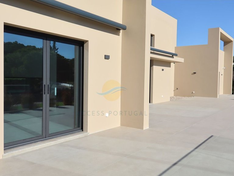 Villa for Sale in União Das Freguesias De Lagoa E Carvoeiro, Lagoa (algarve), Portugal 8