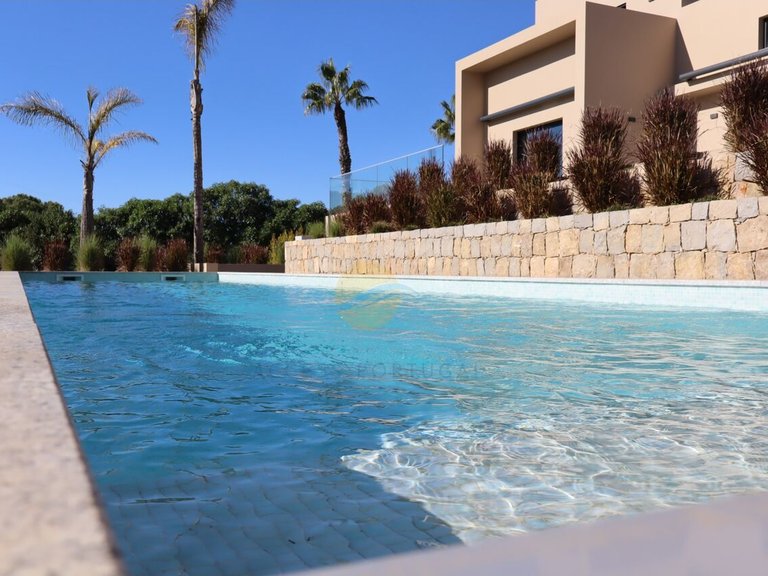 Villa for Sale in União Das Freguesias De Lagoa E Carvoeiro, Lagoa (algarve), Portugal 3