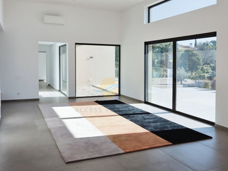 Villa for Sale in União Das Freguesias De Lagoa E Carvoeiro, Lagoa (algarve), Portugal 11