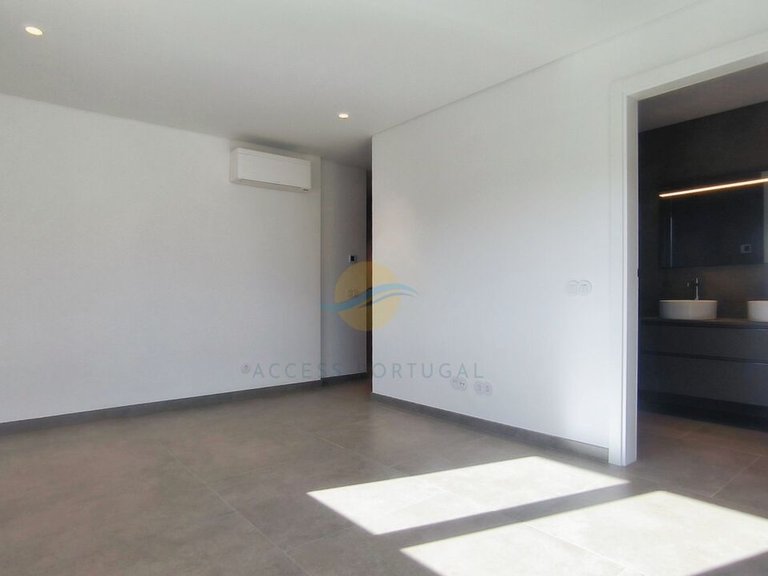 Villa for Sale in União Das Freguesias De Lagoa E Carvoeiro, Lagoa (algarve), Portugal 33