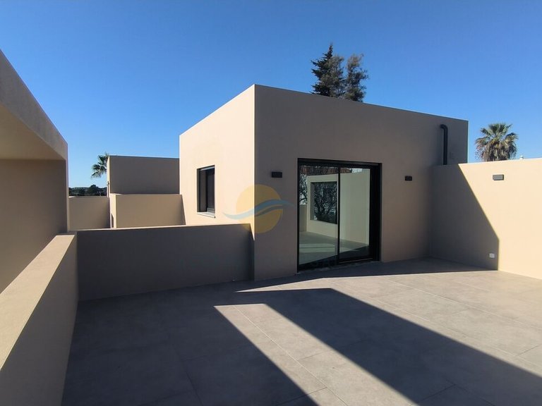 Villa for Sale in União Das Freguesias De Lagoa E Carvoeiro, Lagoa (algarve), Portugal 35