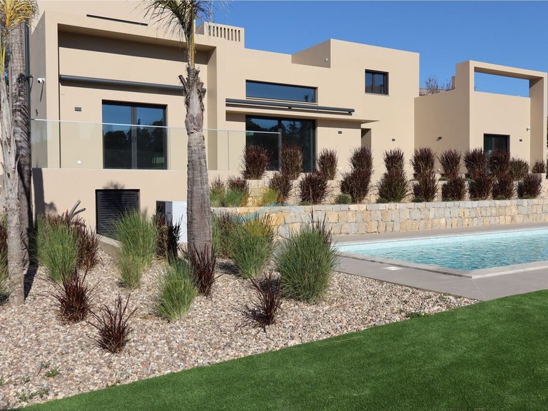 Villa for Sale in União Das Freguesias De Lagoa E Carvoeiro, Lagoa (algarve), Portugal 4