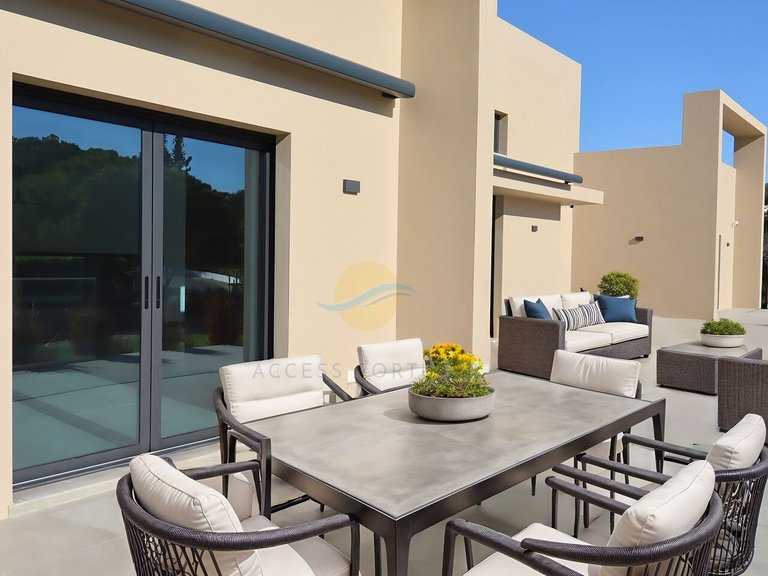 Villa for Sale in União Das Freguesias De Lagoa E Carvoeiro, Lagoa (algarve), Portugal 9