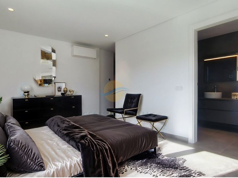 Villa for Sale in União Das Freguesias De Lagoa E Carvoeiro, Lagoa (algarve), Portugal 34