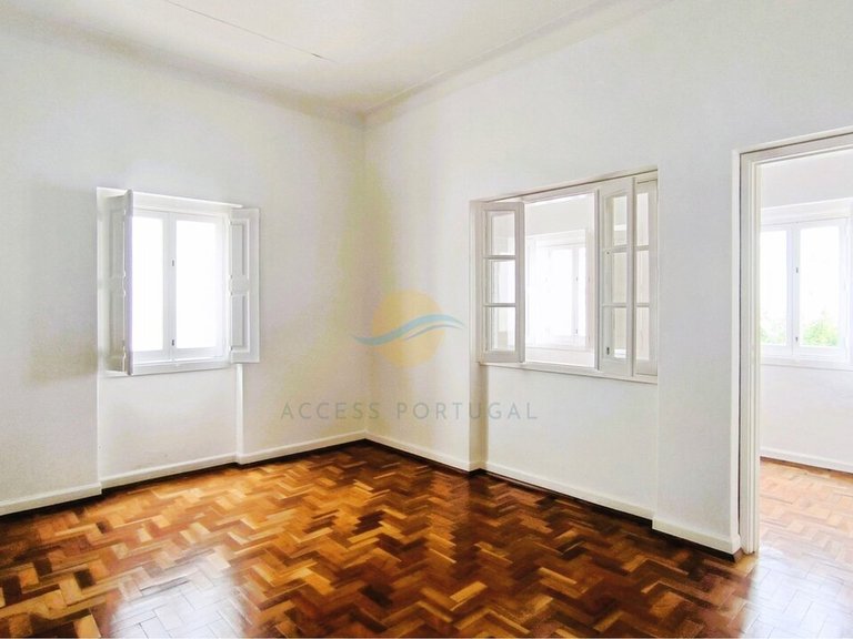 Villa for Sale in Portimão, Portimão, Portugal 12