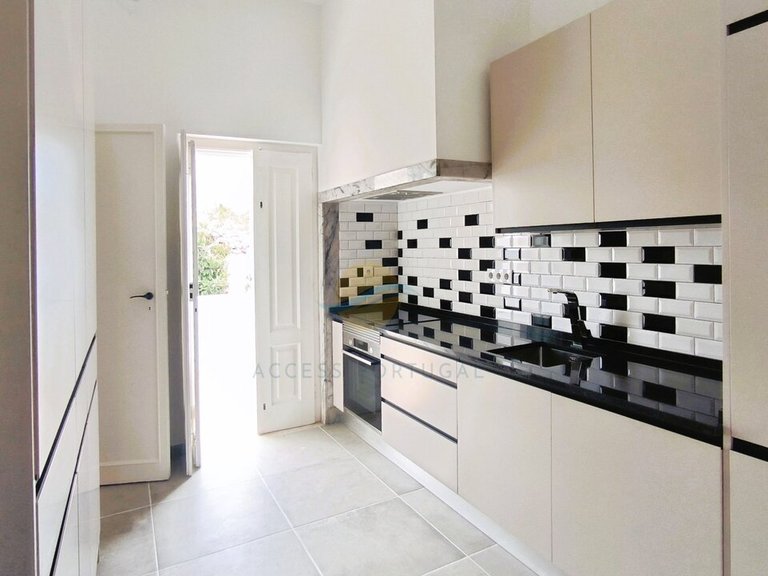 Villa for Sale in Portimão, Portimão, Portugal 16