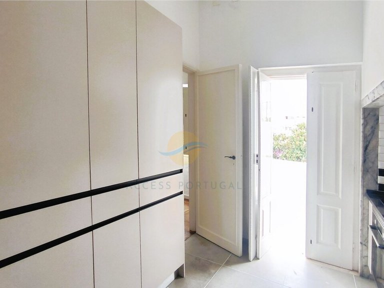 Villa for Sale in Portimão, Portimão, Portugal 17