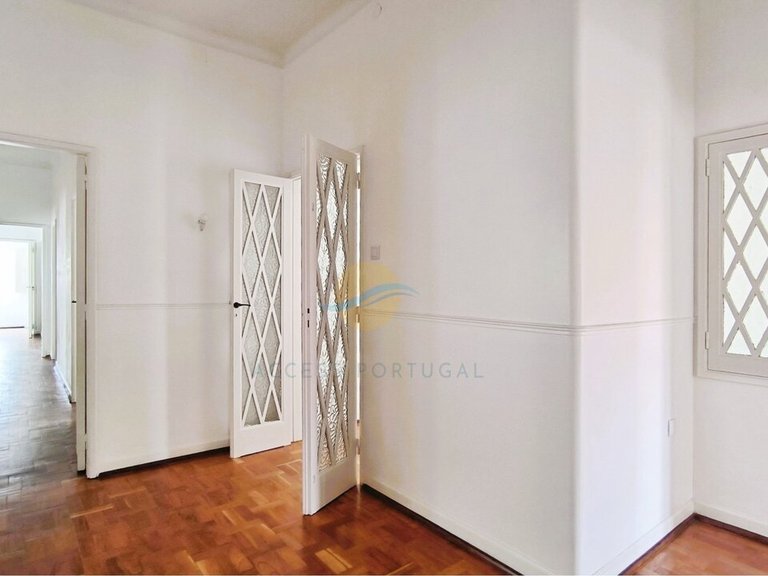 Villa for Sale in Portimão, Portimão, Portugal 18