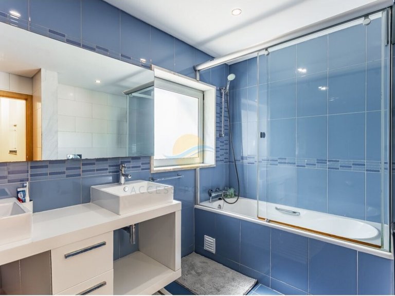 Villa for Sale in União Das Freguesias De Lagoa E Carvoeiro, Lagoa (algarve), Portugal 30