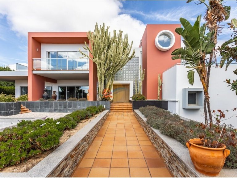Villa for Sale in União Das Freguesias De Lagoa E Carvoeiro, Lagoa (algarve), Portugal 1