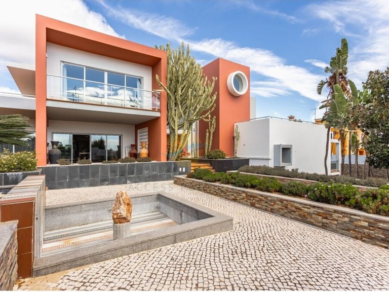 Villa for Sale in União Das Freguesias De Lagoa E Carvoeiro, Lagoa (algarve), Portugal 4