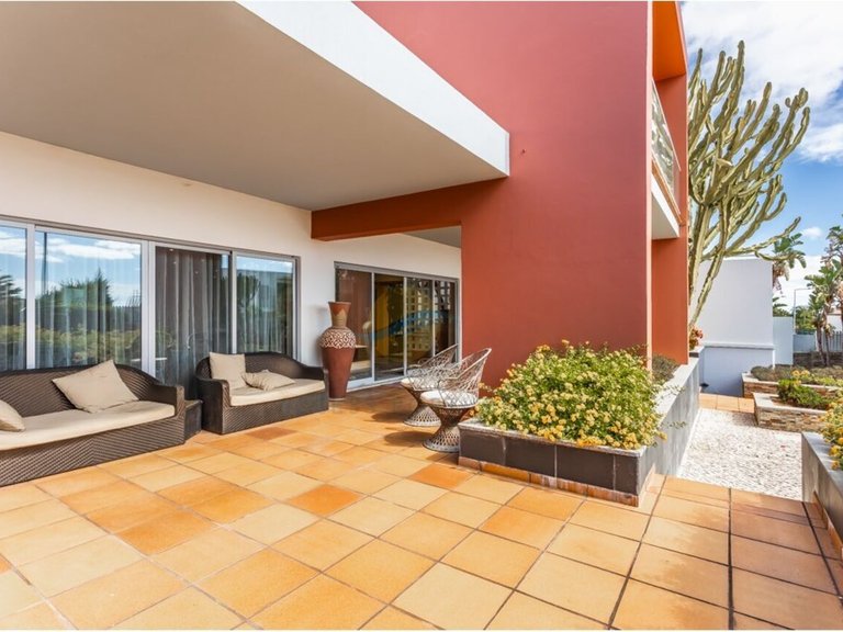 Villa for Sale in União Das Freguesias De Lagoa E Carvoeiro, Lagoa (algarve), Portugal 7