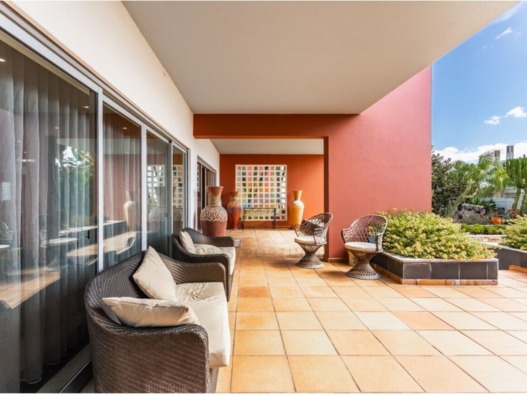 Villa for Sale in União Das Freguesias De Lagoa E Carvoeiro, Lagoa (algarve), Portugal 5
