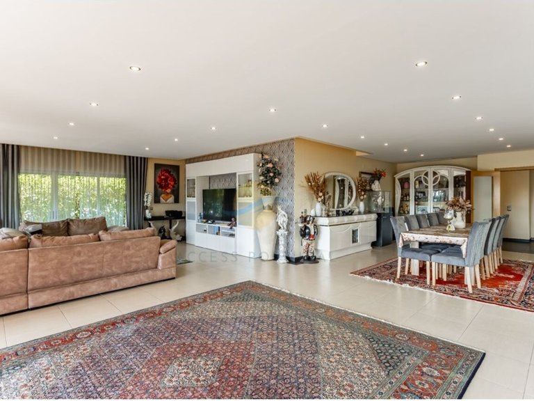 Villa for Sale in União Das Freguesias De Lagoa E Carvoeiro, Lagoa (algarve), Portugal 9