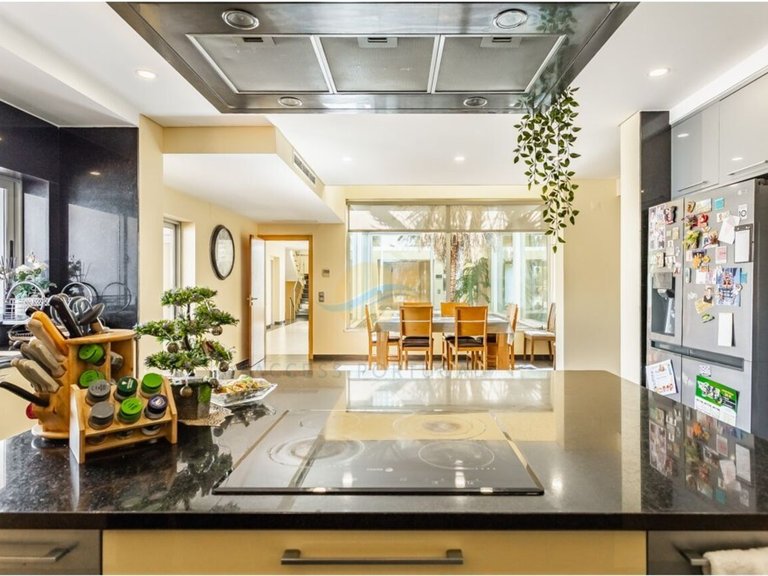 Villa for Sale in União Das Freguesias De Lagoa E Carvoeiro, Lagoa (algarve), Portugal 17