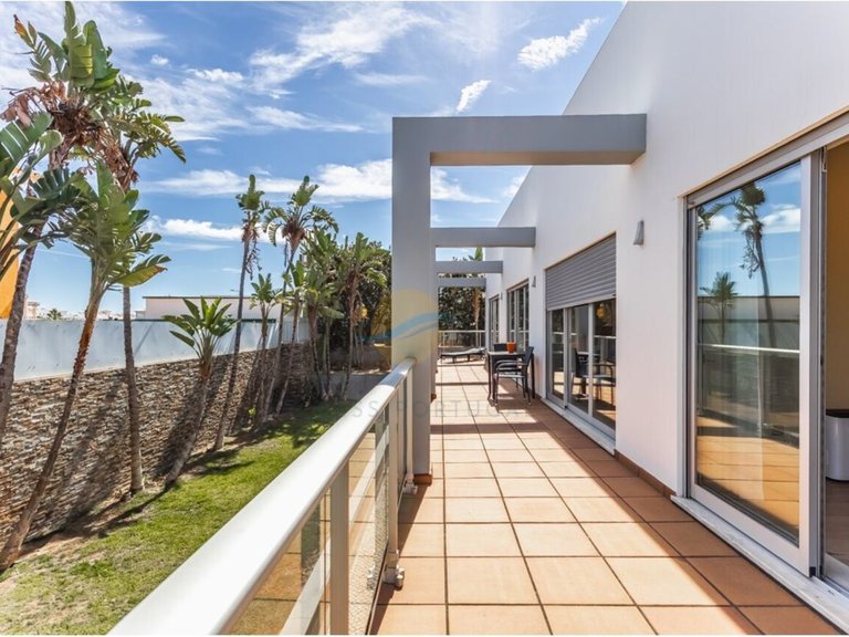 Villa for Sale in União Das Freguesias De Lagoa E Carvoeiro, Lagoa (algarve), Portugal 32