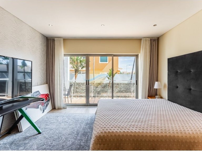Villa for Sale in União Das Freguesias De Lagoa E Carvoeiro, Lagoa (algarve), Portugal 31