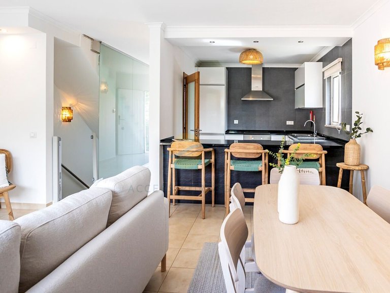 Villa for Sale in União Das Freguesias De Lagoa E Carvoeiro, Lagoa (algarve), Portugal 6