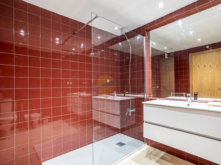 Villa for Sale in União Das Freguesias De Lagoa E Carvoeiro, Lagoa (algarve), Portugal 17