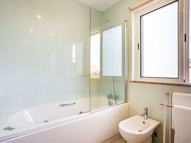 Villa for Sale in União Das Freguesias De Lagoa E Carvoeiro, Lagoa (algarve), Portugal 29