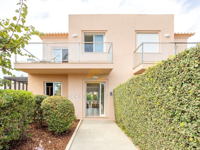 Villa for Sale in União Das Freguesias De Lagoa E Carvoeiro, Lagoa (algarve), Portugal 3