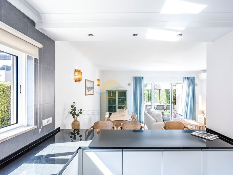 Villa for Sale in União Das Freguesias De Lagoa E Carvoeiro, Lagoa (algarve), Portugal 7