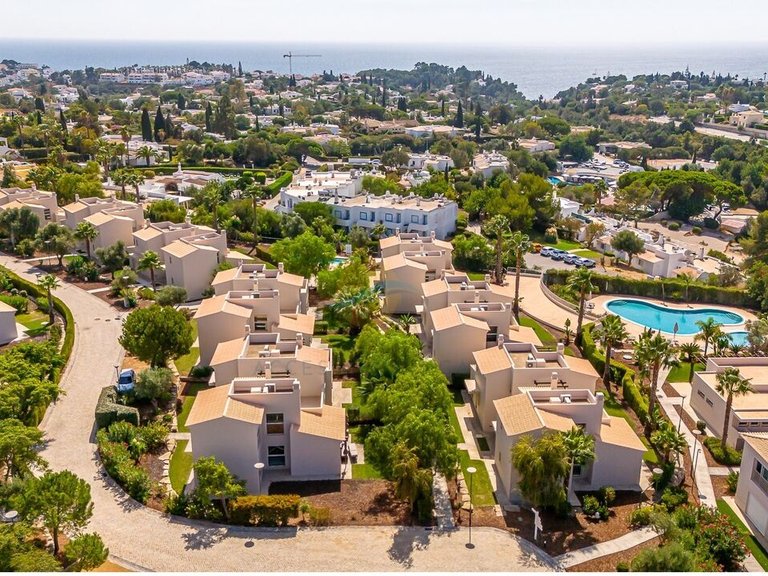 Villa for Sale in União Das Freguesias De Lagoa E Carvoeiro, Lagoa (algarve), Portugal 38