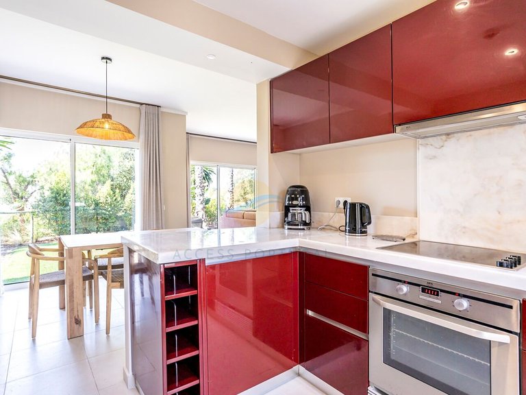 Villa for Sale in União Das Freguesias De Lagoa E Carvoeiro, Lagoa (algarve), Portugal 13