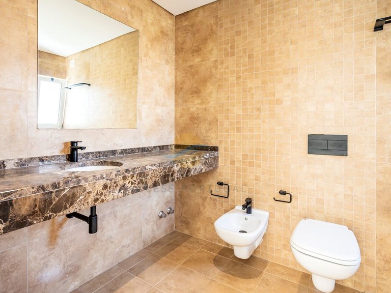 Villa for Sale in União Das Freguesias De Lagoa E Carvoeiro, Lagoa (algarve), Portugal 27