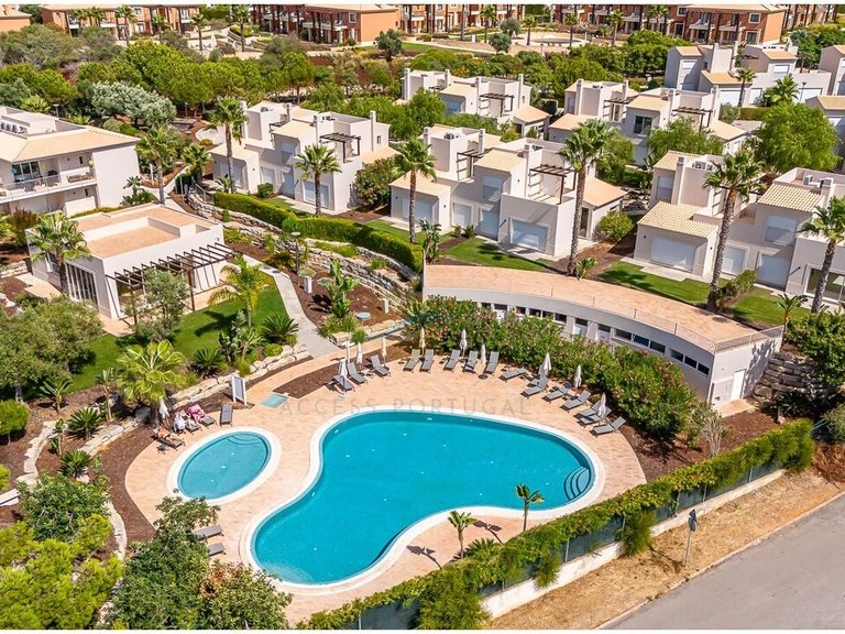Villa for Sale in União Das Freguesias De Lagoa E Carvoeiro, Lagoa (algarve), Portugal 39